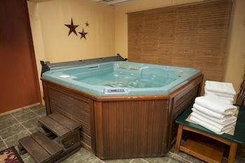 Log Cabin Lodge & Suites1