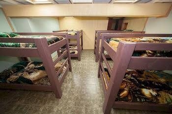 Log Cabin Lodge & Suites3