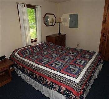 Lake Shore Village Resort0