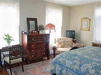 River Line Inn0