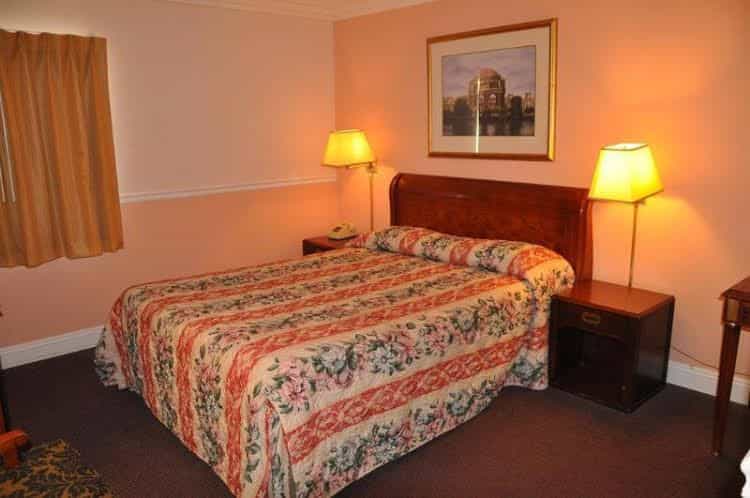 Super 8 Motel - Hayward Downtown