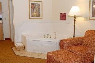 Holiday Inn Express Wapakoneta3