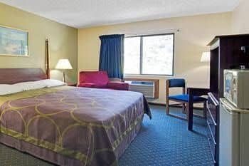 Super 8 Motel - Lenexa/Overland Park Area Super 8 Motel - Lenexa/Overland Park Area