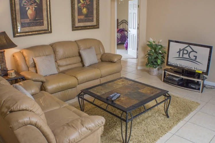 Thousand Oaks - 4 BR Private Pool Home - IPG 469600
