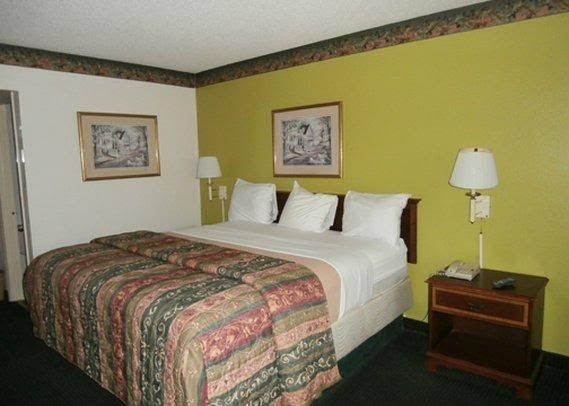 Rodeway Inn2