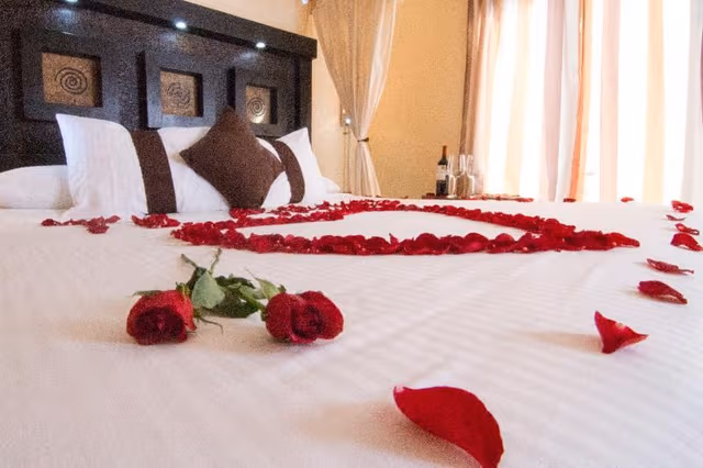 DOUBLE KING SIZE BED