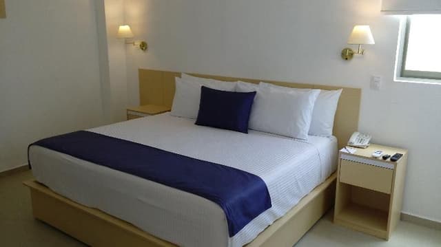 SINGLE KING SIZE BED