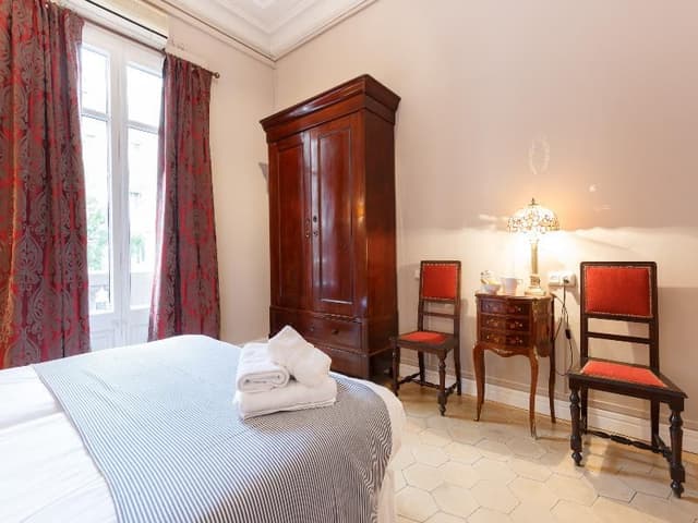 DOUBLE WITH SHARED BATHROOM