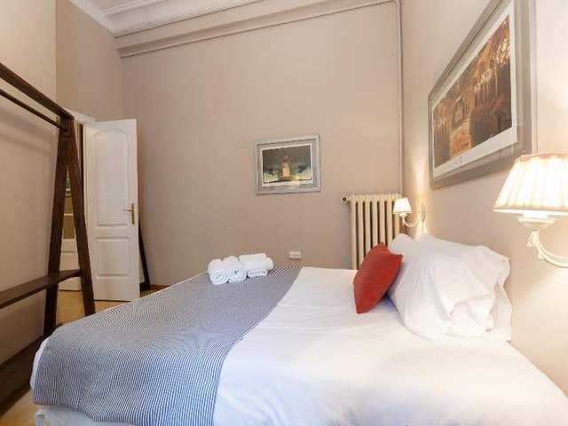 DOUBLE WITH SHARED BATHROOM