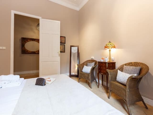 DOUBLE WITH SHARED BATHROOM