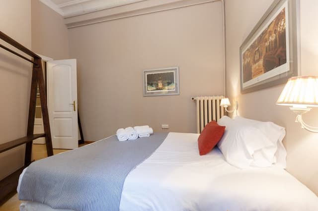 DOUBLE WITH SHARED BATHROOM