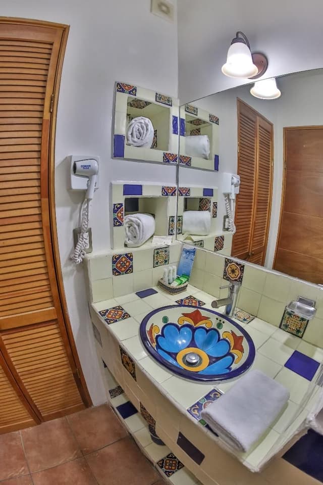 DOUBLE TWO BEDS