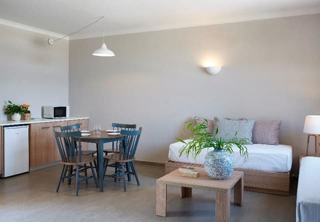 SUITE ONE BEDROOM