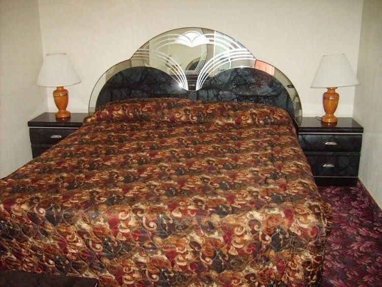 Desert Rose Inn3