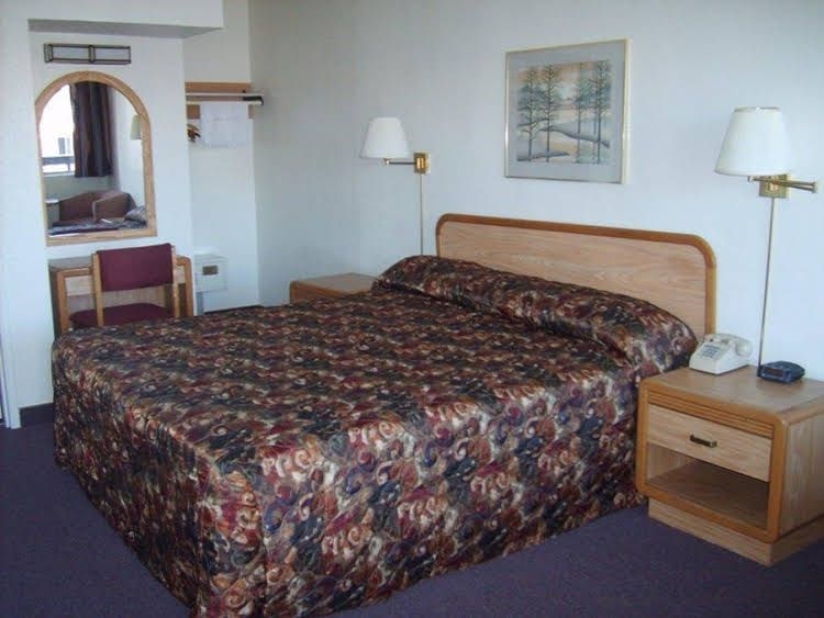 Desert Rose Inn2