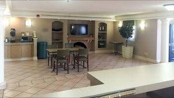 Motel 6 Del City1