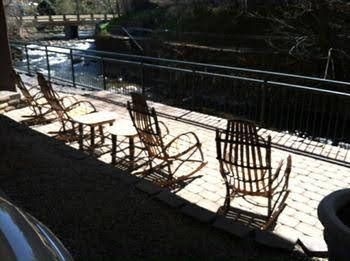 Old Creek Lodge1