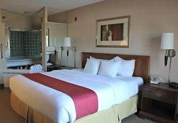Express Suites Riverport Inn & Suites2