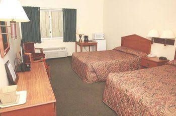 Commodore Perry Inn and Suites4
