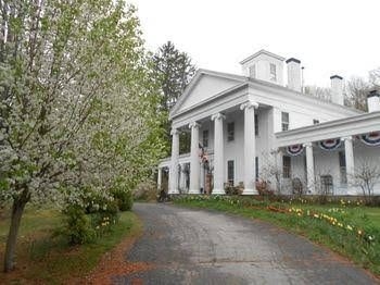House of 1833 Bed & Breakfast & Gardens4