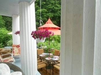 House of 1833 Bed & Breakfast & Gardens2