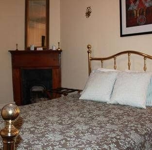Lion's Inn Bed and Breakfast4