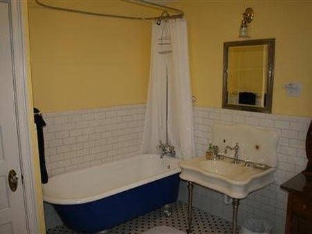 The Carriage House Inn Bed & Breakfast1