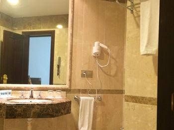 Hotel Arco Elvira0