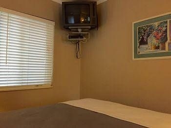 Nokomis Inn and Suites4