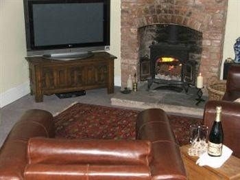 Little Treaddow Farmhouse3