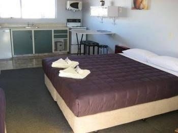 Avenue Motel2