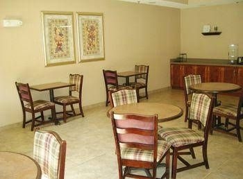 Executive South Fork Inn3