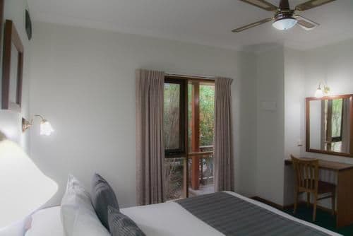 One-Bedroom Villa with Lake View and Spa Bath