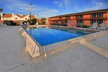 Super 6 Inn & Suites3