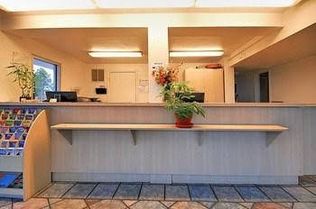 Super 6 Inn & Suites0