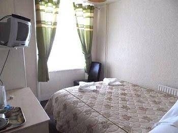 Oakwell Hotel1