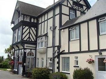 Tudor Court Hotel2