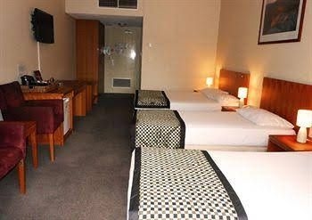โรงแรมฮินเตอร์แลนด์ เนรัง (Nightcap at Hinterland Hotel Nerang)2