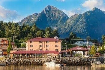 Totem Square Hotel & Marina2
