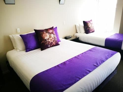 One-Bedroom King Suite with Spa Bath