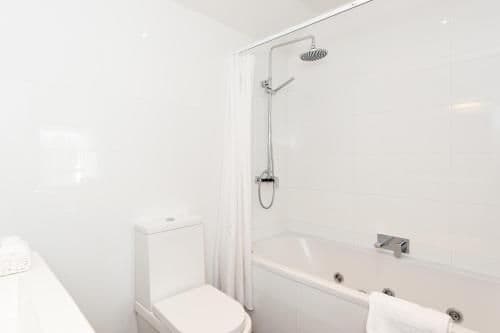 One-Bedroom King Suite with Spa Bath