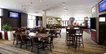 Melton Hotel4