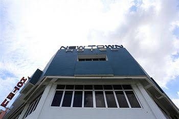 New Town Hotel0