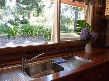 Australian Home Away @ Eltham Venn Cottage2