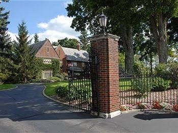 The English Inn0