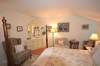1842 Bed & Breakfast2