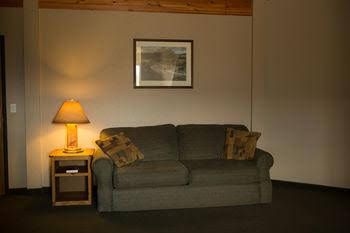 Boulder Creek Inn3