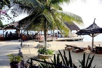 OUANGA BAY BEACH HOTEL2