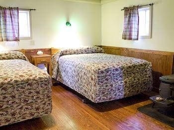 Roosevelt Lodge & Cabins0