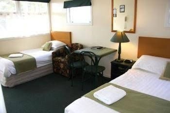 Airport Motel @ Rainbow Point Motel4